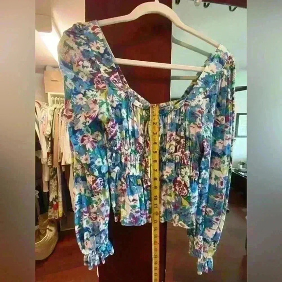 Women's Small Squareneck Floral Peplum Top
Ruched Multicolor With A Tie - Picture 4 of 4